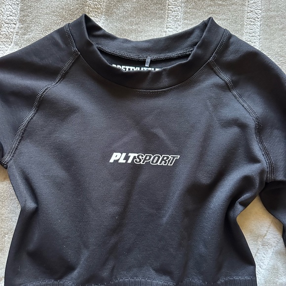 (SOLD) Prettylittlething black Fit top - Picture 2 of 4